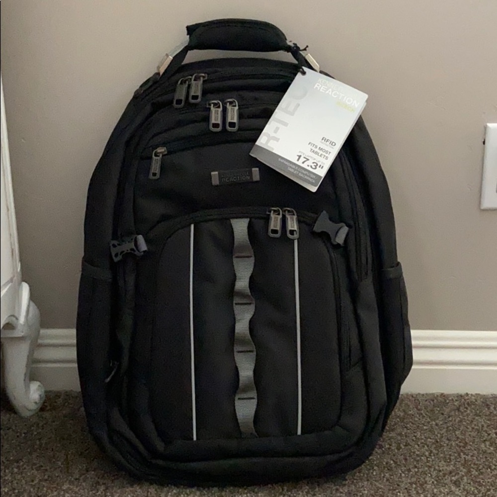 R-TECH : Kenneth Cole Reaction “Pack Down”